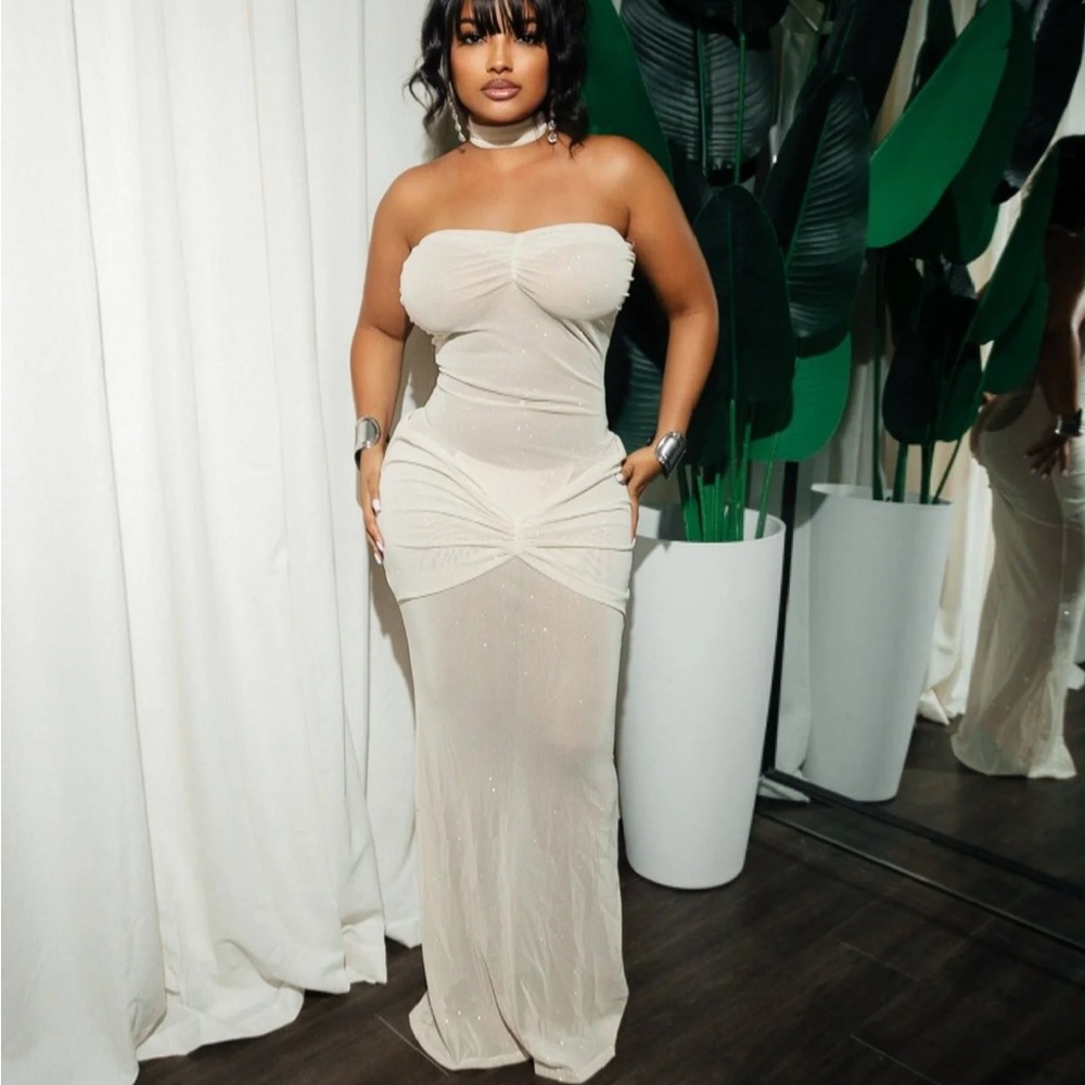 Chic Strapless Cream Dress